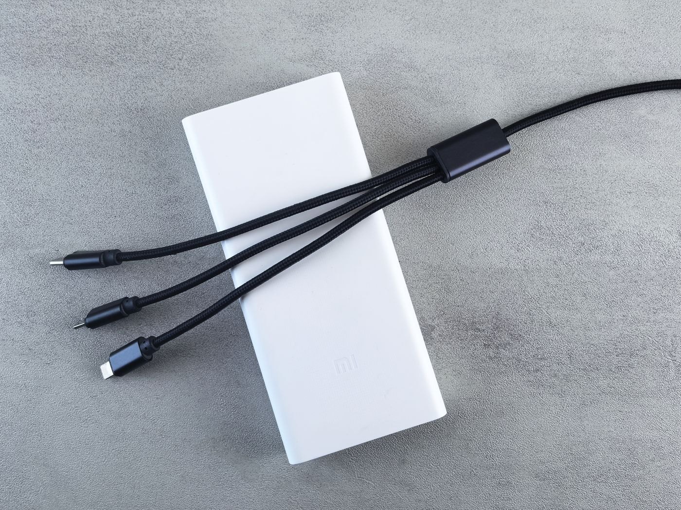 Power bank beside a multi-connector cable